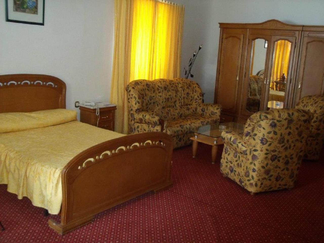 El Mountazah Hotel Annaba Exterior photo